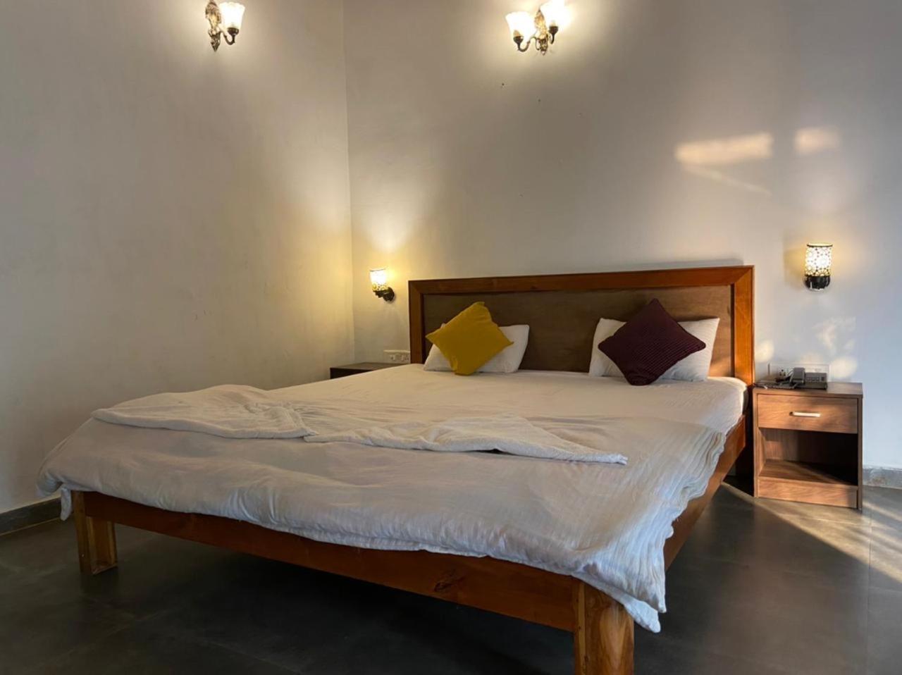 Hotel River Orchid Resort Satara Eksteriør billede